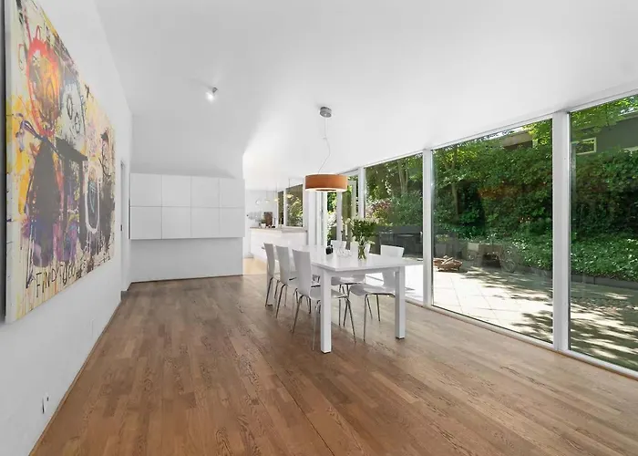 Spacious Luxury - Two Bedrooms Apartment *